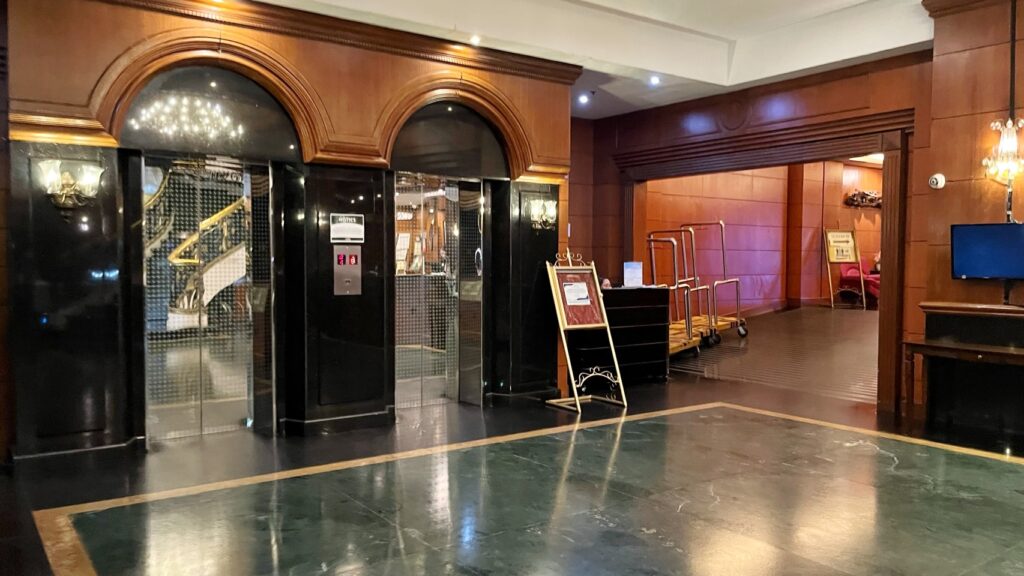 Citystate Tower Hotel大廳左手邊就是SI-KAT服務台