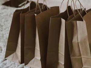 紙袋、塑膠袋、雜誌堆滿家，總覺得這個還會用到？小心這可能是囤積症的警訊！