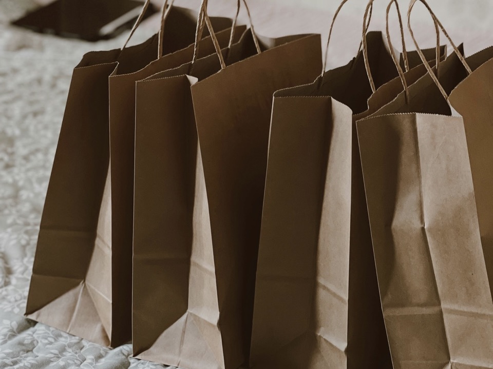 紙袋、塑膠袋、雜誌堆滿家，總覺得這個還會用到？小心這可能是囤積症的警訊！