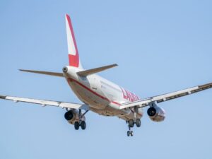 搭乘長途飛機當心深層靜脈血栓！搭配彈力襪與機上簡單運動，預防血栓發生